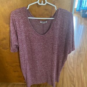 🌺 3/$15 Maroon batwing top
